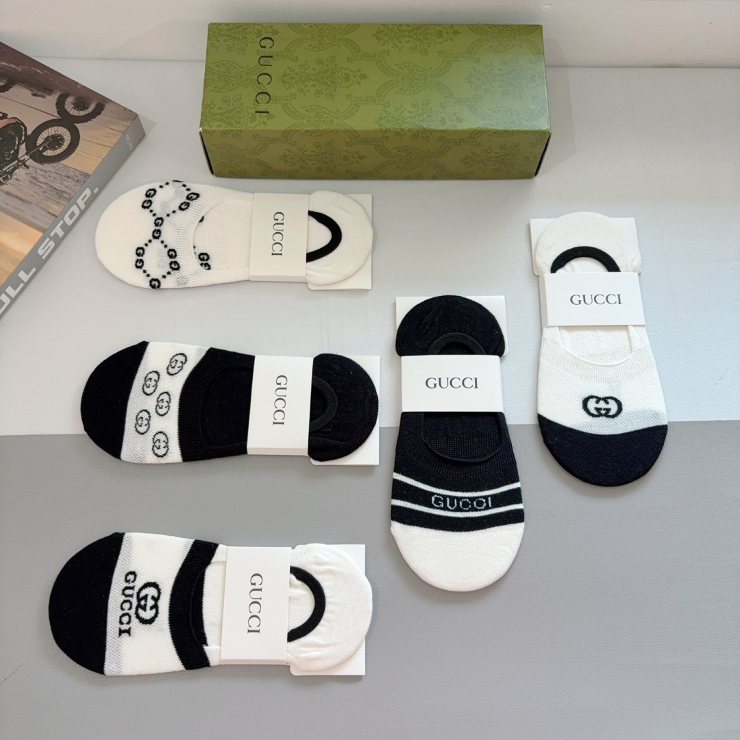 配包装（一盒5双） 
Gucci 古奇 ins超火爆小单品袜子，纯棉面料，潮人必备 ，经典双G袜，个性时