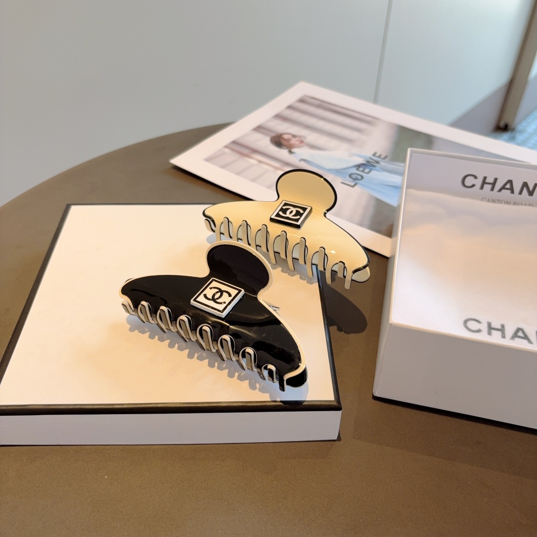 配包装（单个）
ＣＨＡＮＥＬ香奈儿高颜值一字抓夹，百搭简约发夹 原单材质，女神必备单品，超级精致哦!名媛