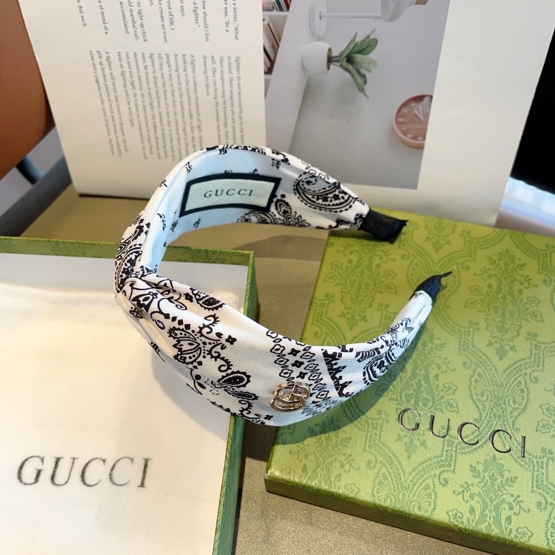 配包装
Gucci古奇 网红经典新款发箍，女神必备单品头箍，非常百搭，时尚潮流！