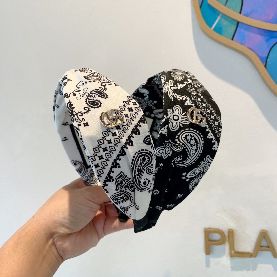 配包装
Gucci古奇 网红经典新款发箍，女神必备单品头箍，非常百搭，时尚潮流！