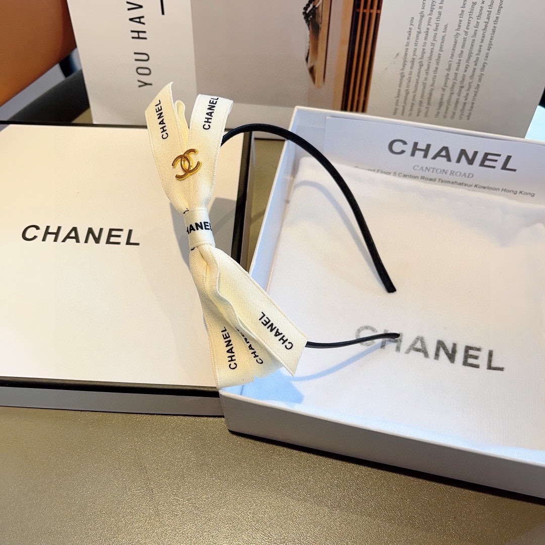 配包装
CHANEL（香奈儿）最新款小香发箍，新品巨显脸小头箍，网红爆款推荐 搭配高端双Ｃlogo ，超