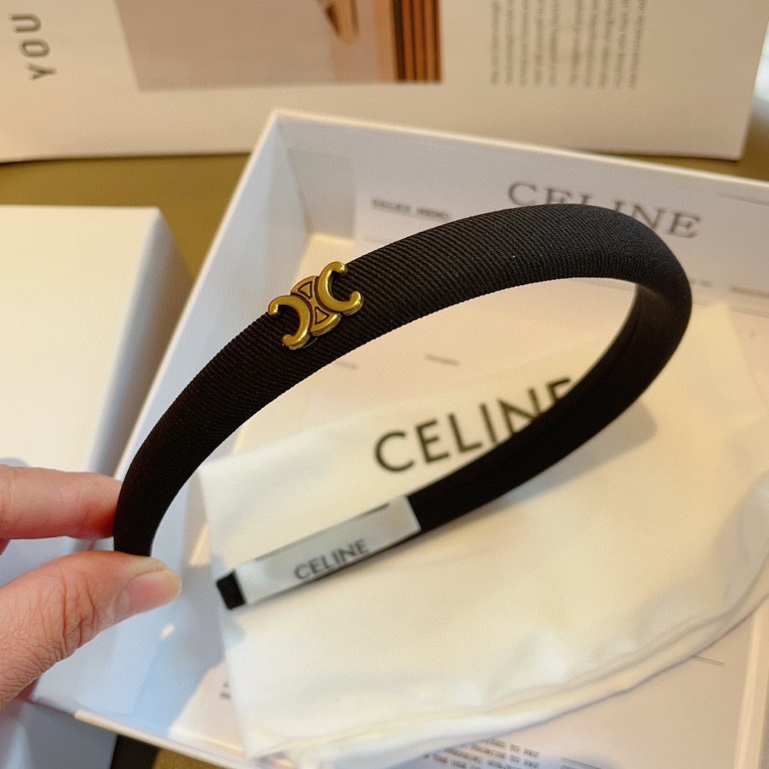 配包装
CELINE（赛琳）网红爆款，佩戴舒适无压力，造型搭配必备！非常时尚百搭！女神必备！名媛范儿。