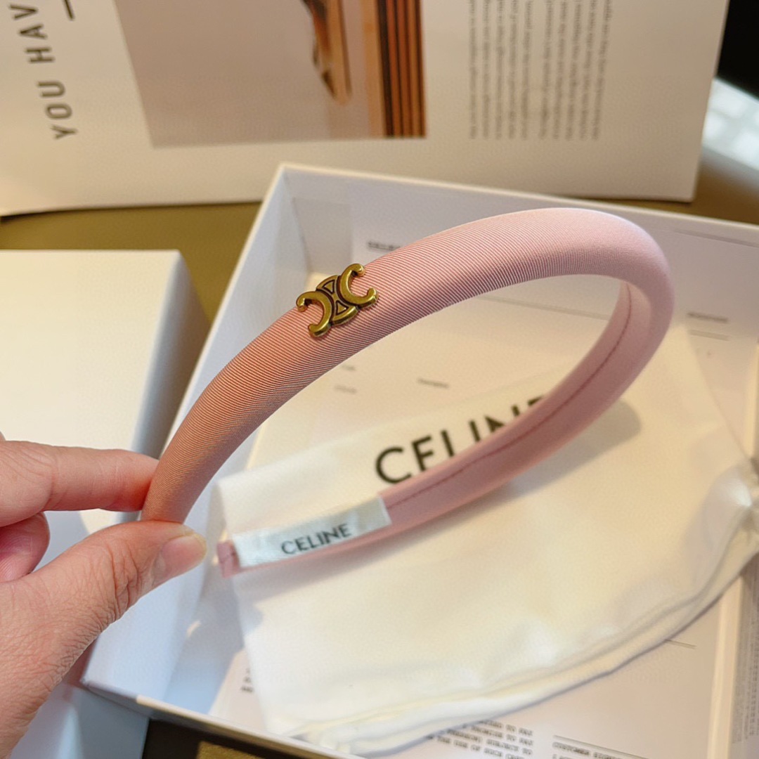配包装
CELINE（赛琳）网红爆款，佩戴舒适无压力，造型搭配必备！非常时尚百搭！女神必备！名媛范儿。