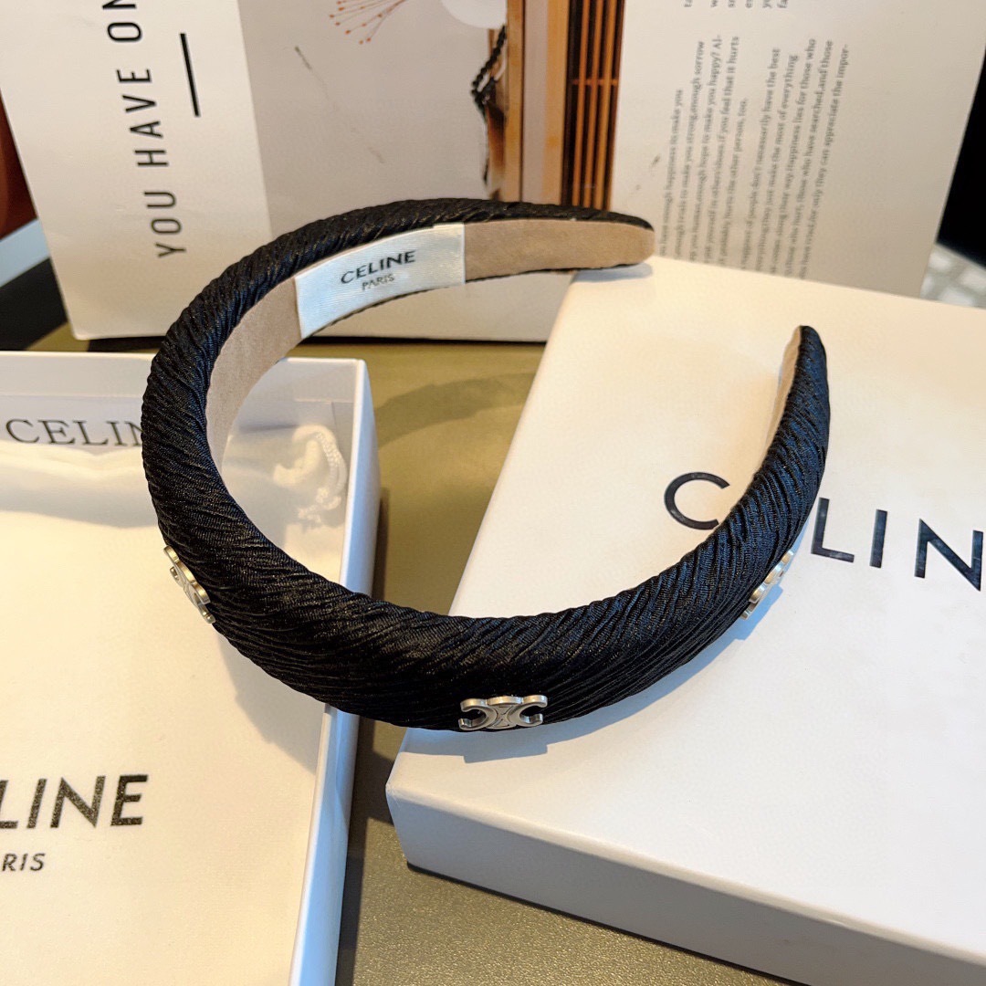 配包装
CELINE（赛琳）官方经典新款螺纹褶皱发箍，女神必备头箍，非常舒时尚百搭，舒适潮流款！