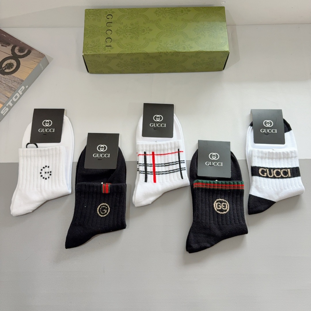 配包装（一盒5双）
 Gucci 古奇 新款中筒男款袜子，纯棉面料，潮人必备 ，Gucci 爆款，经典双