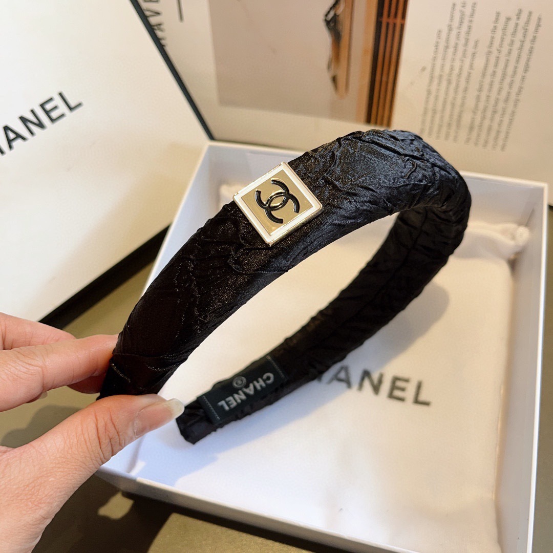 配包装
CHANEL （香奈儿） 新款高级感肌理纹海绵发箍，金属字母头箍！特制面料简约洋气显质感、经典百