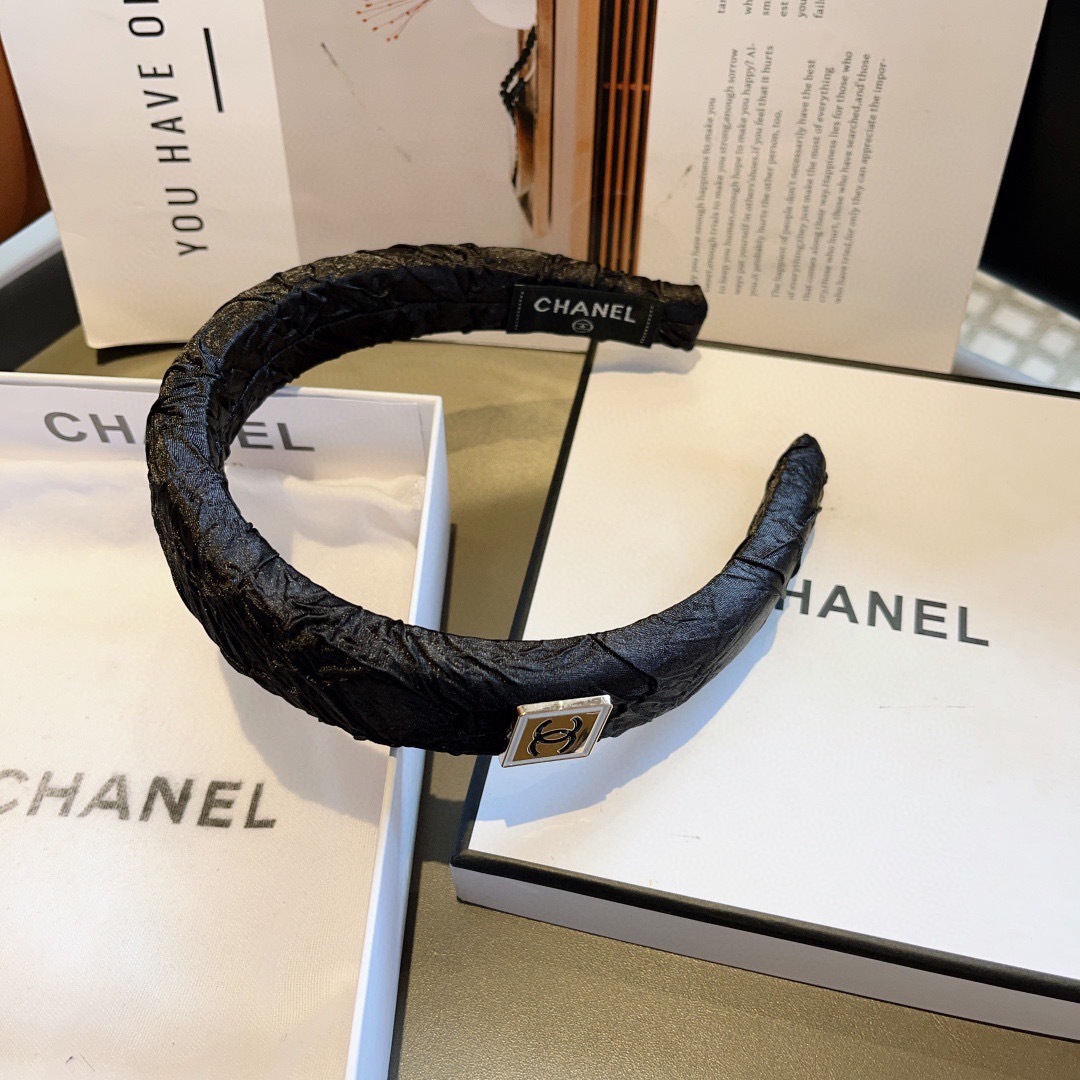配包装
CHANEL （香奈儿） 新款高级感肌理纹海绵发箍，金属字母头箍！特制面料简约洋气显质感、经典百