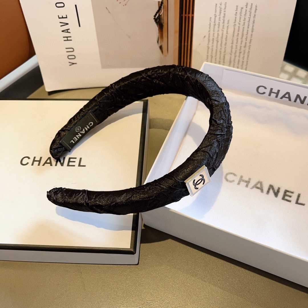 配包装
CHANEL （香奈儿） 新款高级感肌理纹海绵发箍，金属字母头箍！特制面料简约洋气显质感、经典百
