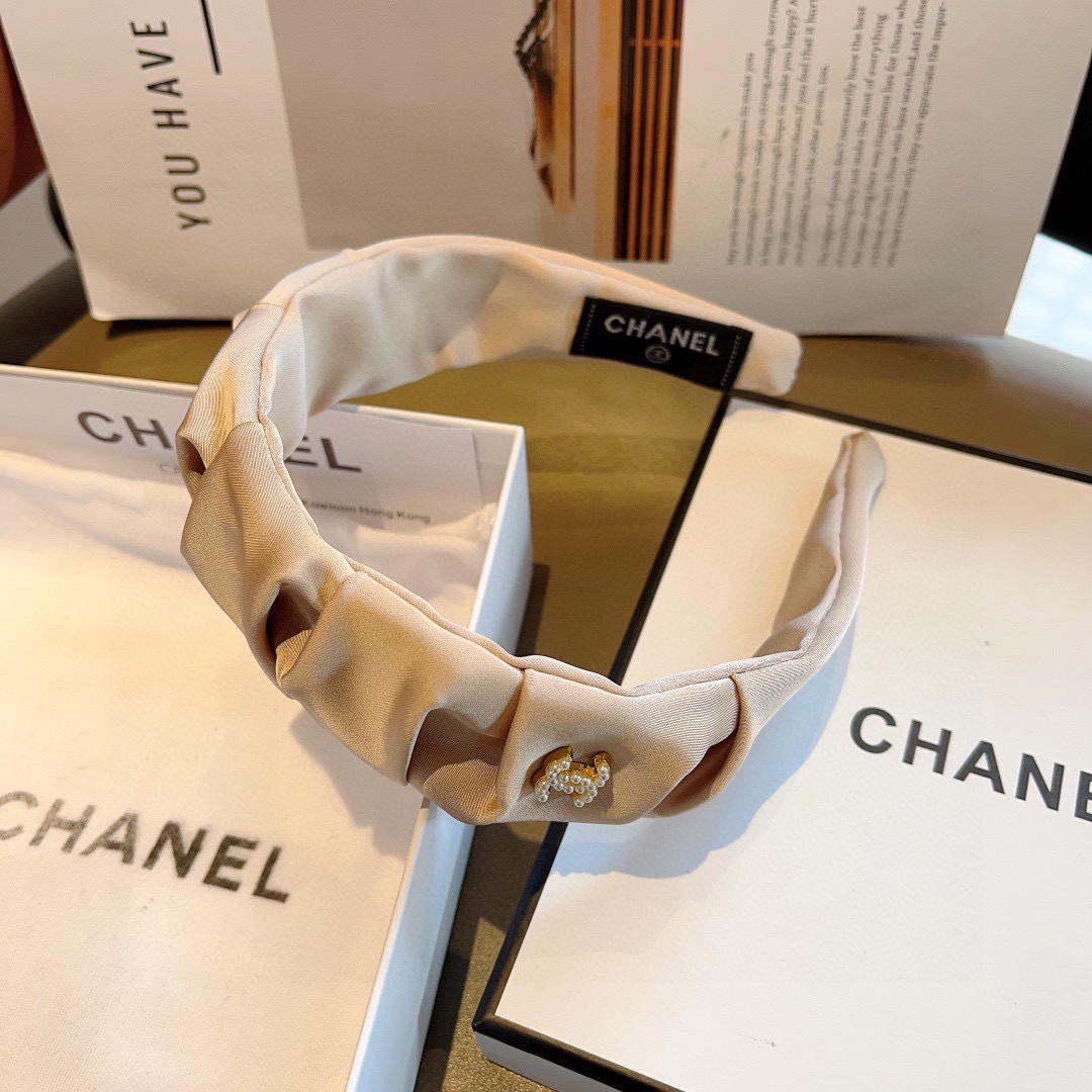 配包装
CHANEL（香奈儿）最新款小香发箍，新品巨显脸小头箍，网红爆款推荐 搭配高端双Ｃlogo ，超
