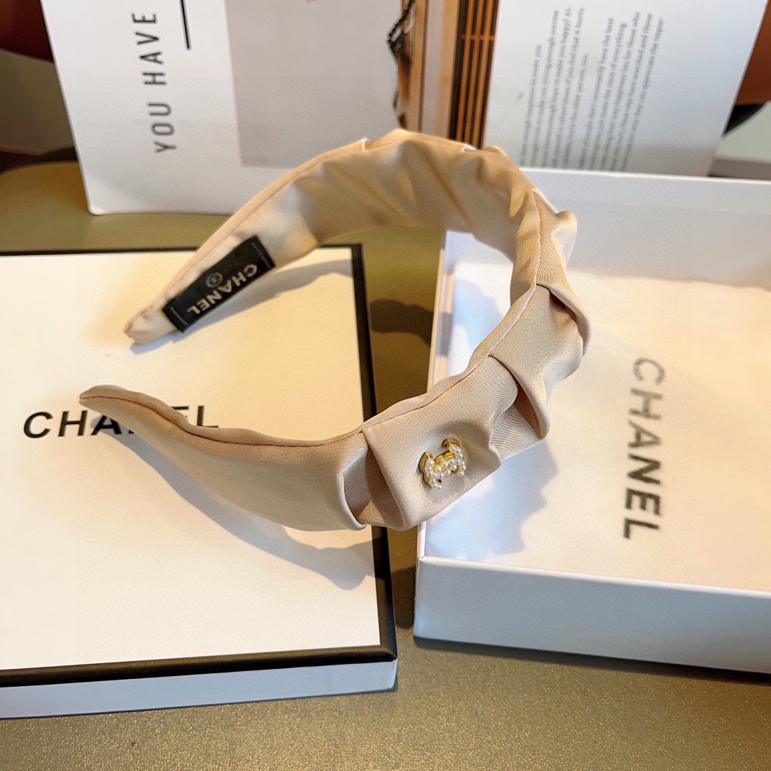 配包装
CHANEL（香奈儿）最新款小香发箍，新品巨显脸小头箍，网红爆款推荐 搭配高端双Ｃlogo ，超