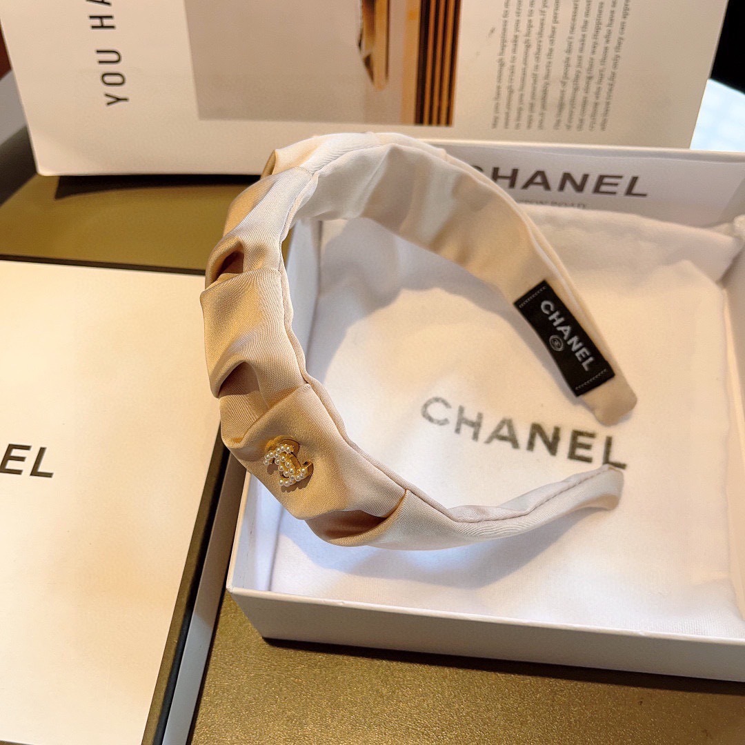 配包装
CHANEL（香奈儿）最新款小香发箍，新品巨显脸小头箍，网红爆款推荐 搭配高端双Ｃlogo ，超