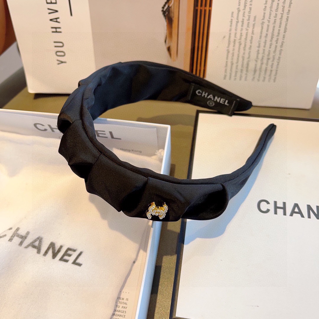 配包装
CHANEL（香奈儿）最新款小香发箍，新品巨显脸小头箍，网红爆款推荐 搭配高端双Ｃlogo ，超