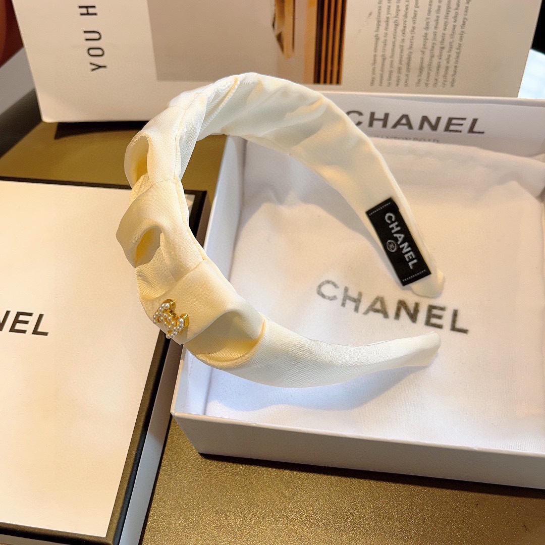 配包装
CHANEL（香奈儿）最新款小香发箍，新品巨显脸小头箍，网红爆款推荐 搭配高端双Ｃlogo ，超