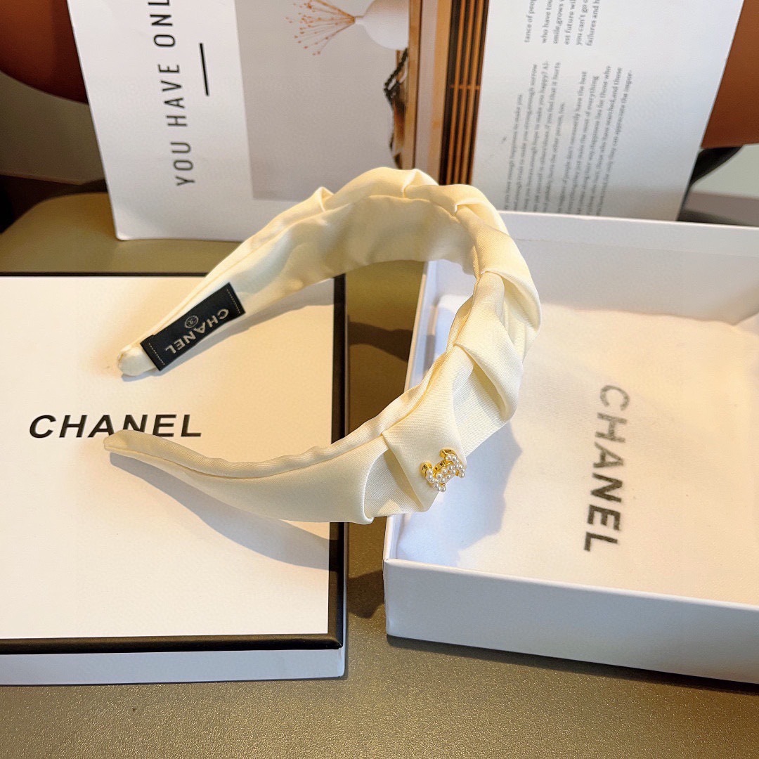 配包装
CHANEL（香奈儿）最新款小香发箍，新品巨显脸小头箍，网红爆款推荐 搭配高端双Ｃlogo ，超