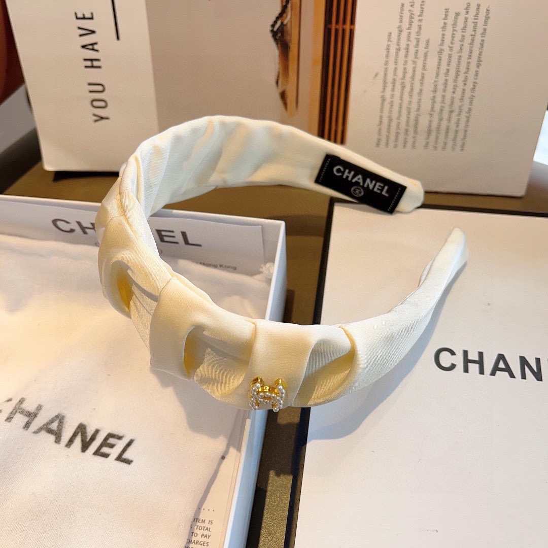 配包装
CHANEL（香奈儿）最新款小香发箍，新品巨显脸小头箍，网红爆款推荐 搭配高端双Ｃlogo ，超