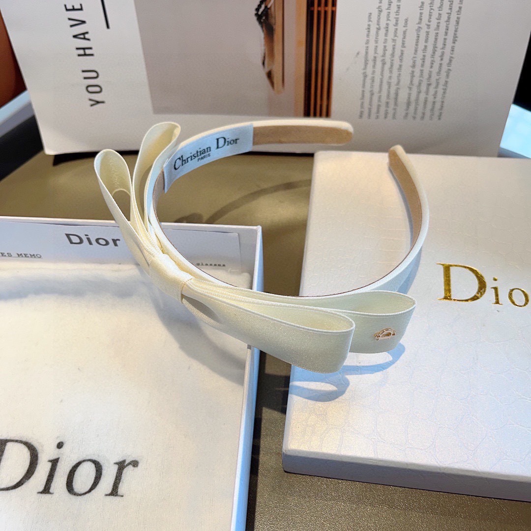 配包装
Dior（迪奥） 新款宽边高级感大牌发箍, 网红爆款防滑头箍、让你的魅力绽放 清新淑女范让时尚更