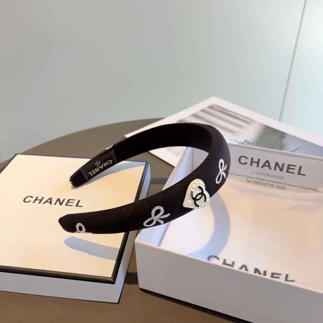 配包装
CHANEL（香奈儿）最新款小香发箍，新品巨显脸小头箍，网红爆款推荐 搭配高端双Ｃlogo ，超