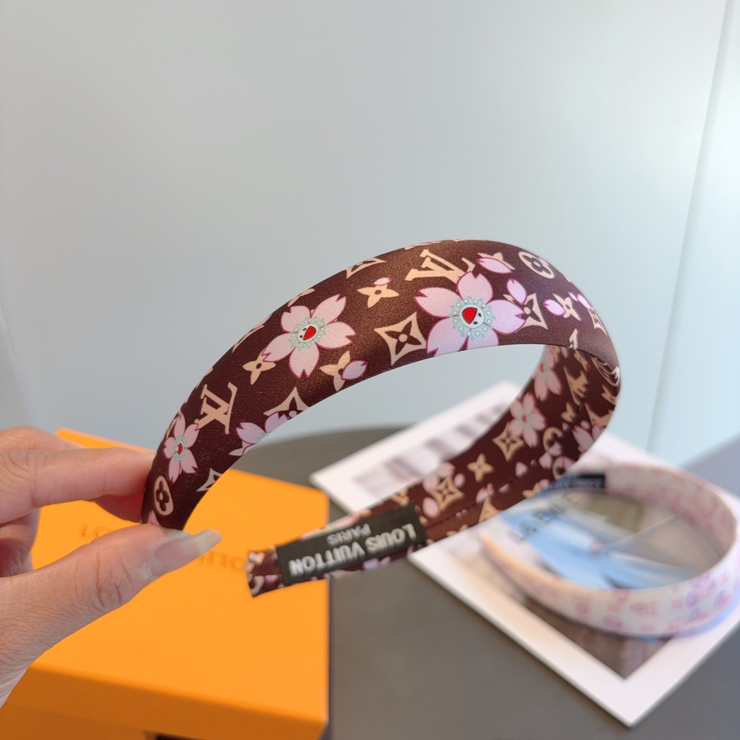配包装
LV （路易威登）火爆热销款村上隆系列🌸樱花发箍 高档韩版头箍，经典花型设计， 高端大气，名媛范