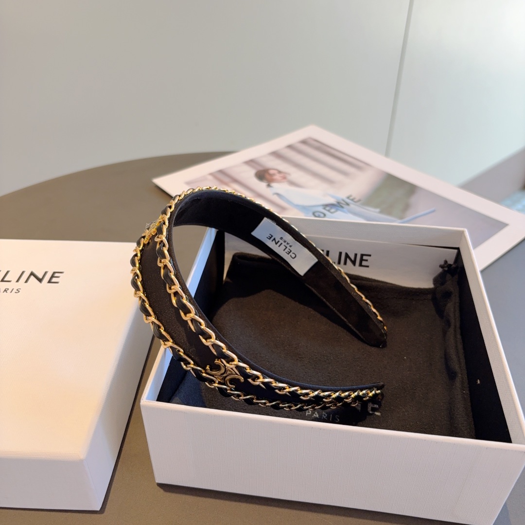配包装
CELINE（赛琳）网红新款链条发箍 佩戴舒适无压力，造型搭配必备头箍！非常时尚百搭！女神必备！
