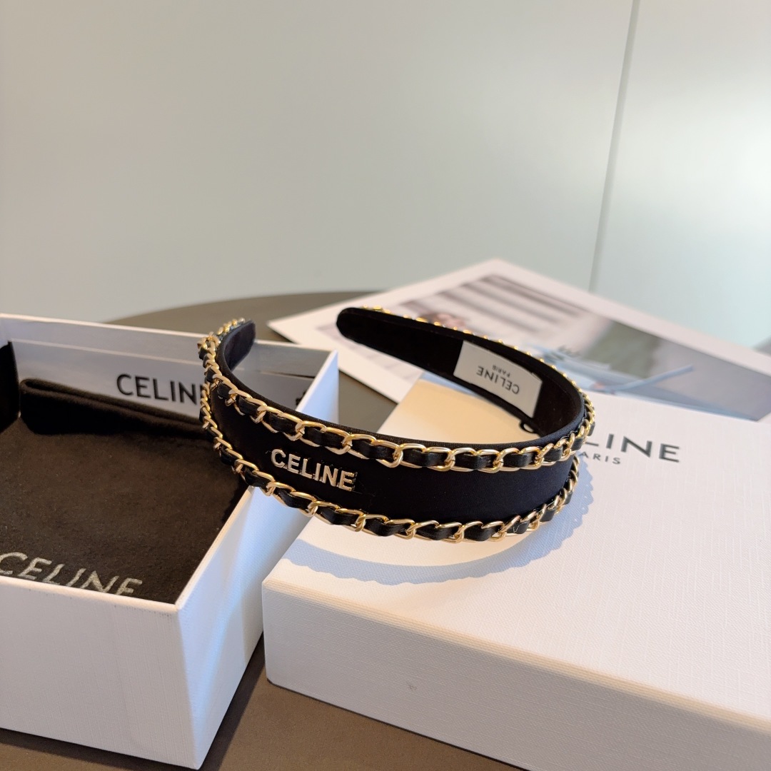 配包装
CELINE（赛琳）网红新款链条发箍 佩戴舒适无压力，造型搭配必备头箍！非常时尚百搭！女神必备！