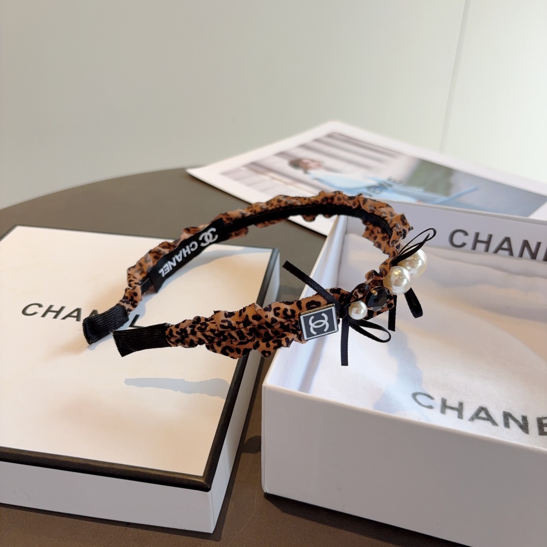 配包装
CHANEL（香奈儿）网红新款小香发箍，香奶奶头箍，复古头箍，网红爆款推荐 超精致，时尚百搭！