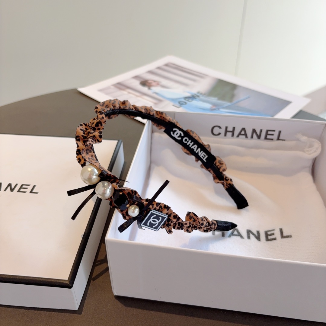 配包装
CHANEL（香奈儿）网红新款小香发箍，香奶奶头箍，复古头箍，网红爆款推荐 超精致，时尚百搭！