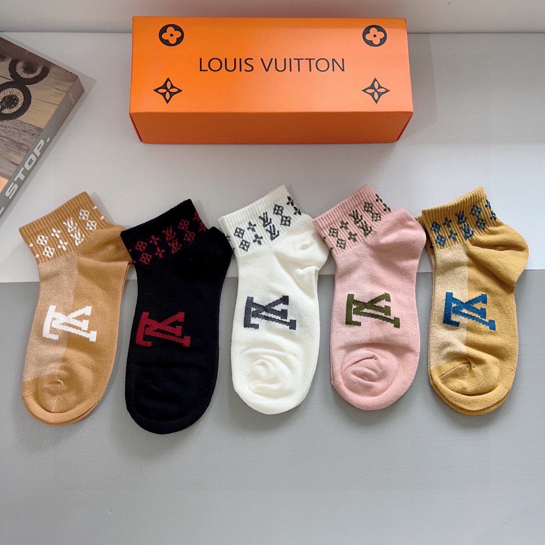 配包装（一盒5双） 🌟 LV 路易威登 超火爆小单品，纯棉面料，潮人必备 爆款，经典字母logo中筒袜，