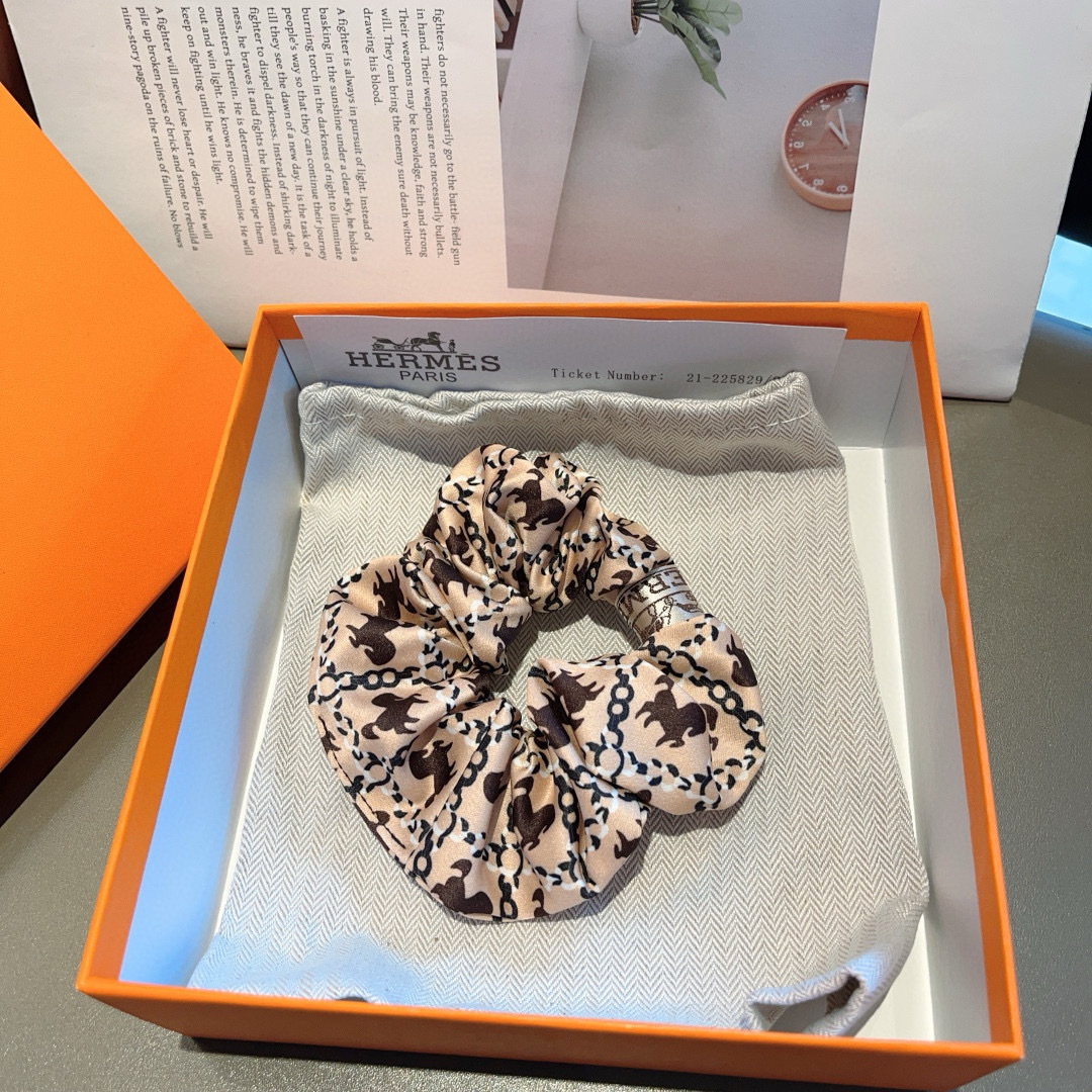 配包装
HERMES （爱马仕）进口大肠圈皮筋、真丝缎面名媛发绳头绳百搭款、细节全部实拍 特制面料非常显