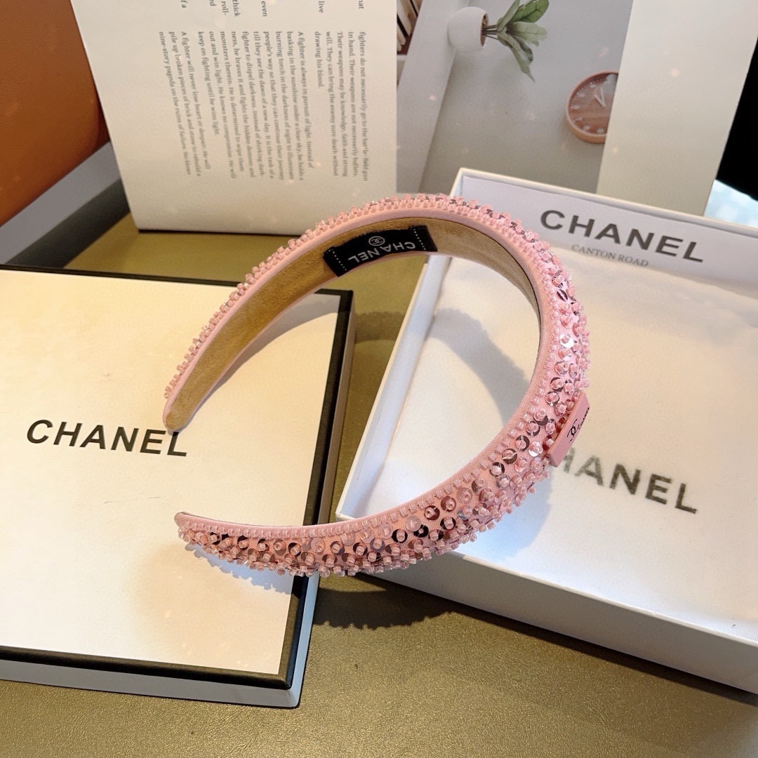 配包装
CHANEL（香奈儿）新款欧美亮片闪钻小香发箍，新品巨显脸小头箍，网红爆款推荐 搭配高端双Ｃlo