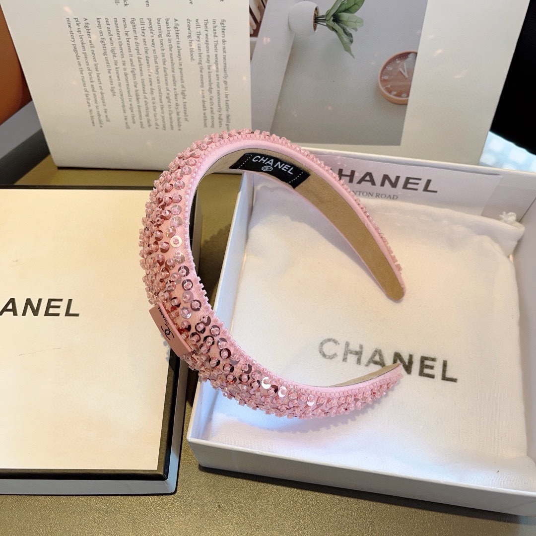 配包装
CHANEL（香奈儿）新款欧美亮片闪钻小香发箍，新品巨显脸小头箍，网红爆款推荐 搭配高端双Ｃlo