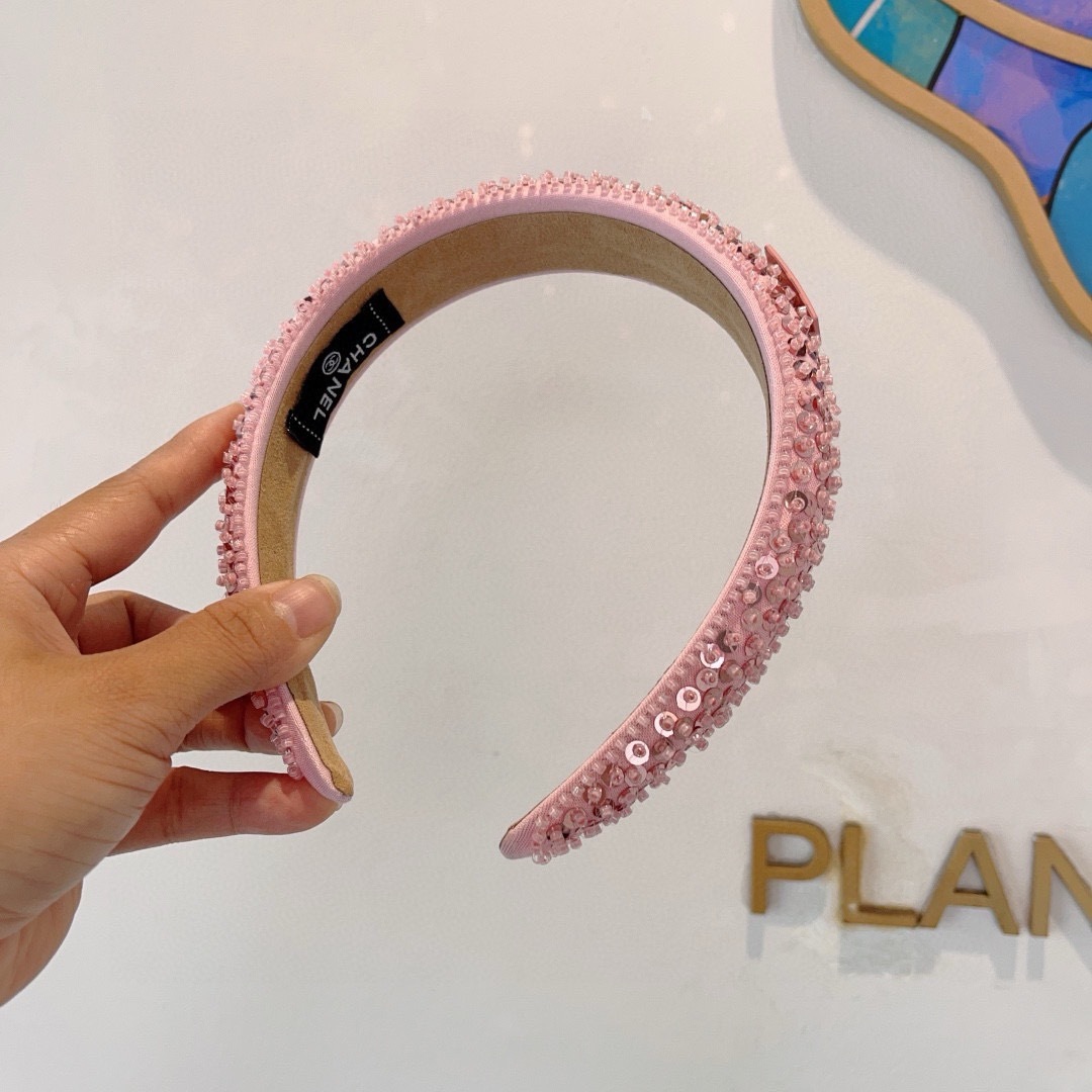 配包装
CHANEL（香奈儿）新款欧美亮片闪钻小香发箍，新品巨显脸小头箍，网红爆款推荐 搭配高端双Ｃlo