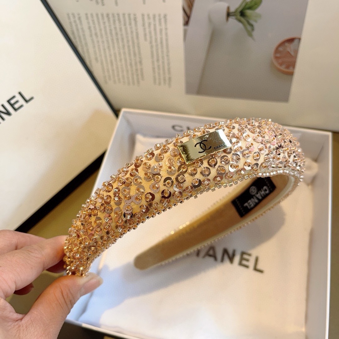 配包装
CHANEL（香奈儿）新款欧美亮片闪钻小香发箍，新品巨显脸小头箍，网红爆款推荐 搭配高端双Ｃlo