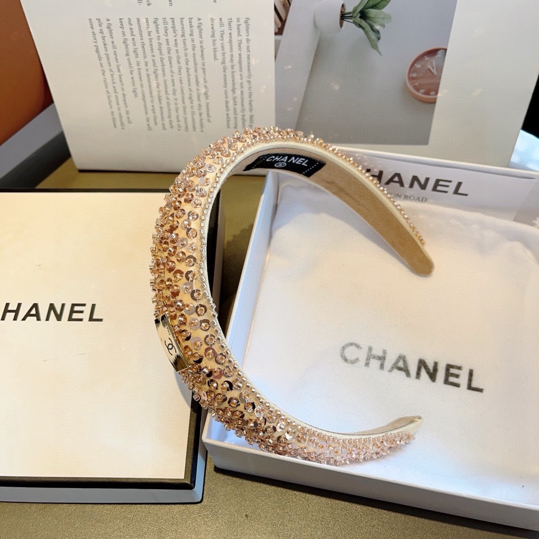 配包装
CHANEL（香奈儿）新款欧美亮片闪钻小香发箍，新品巨显脸小头箍，网红爆款推荐 搭配高端双Ｃlo
