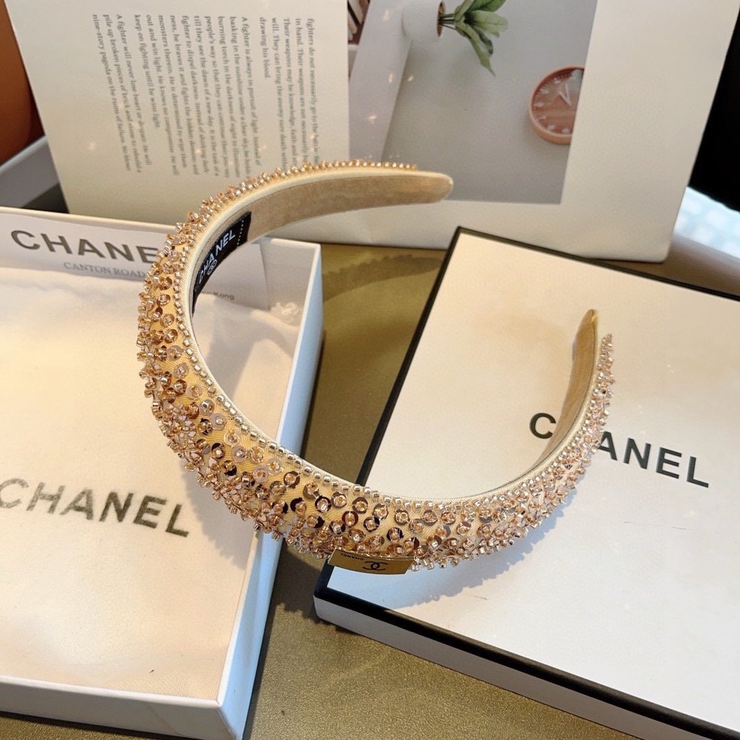 配包装
CHANEL（香奈儿）新款欧美亮片闪钻小香发箍，新品巨显脸小头箍，网红爆款推荐 搭配高端双Ｃlo