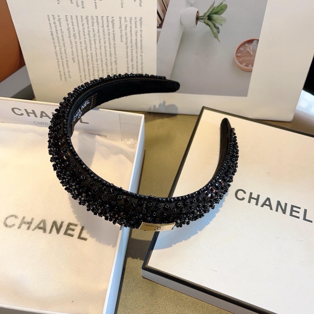 配包装
CHANEL（香奈儿）新款欧美亮片闪钻小香发箍，新品巨显脸小头箍，网红爆款推荐 搭配高端双Ｃlo