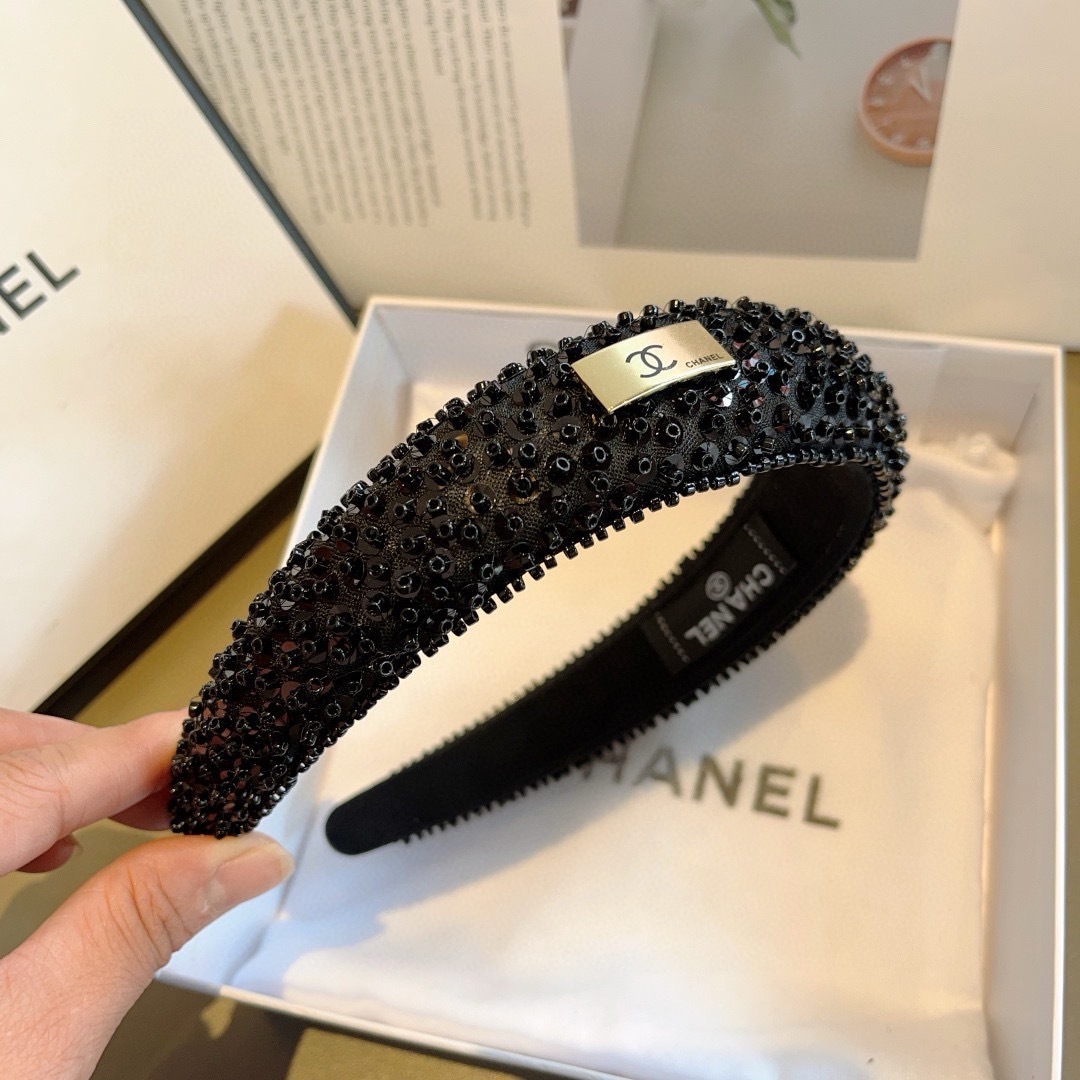 配包装
CHANEL（香奈儿）新款欧美亮片闪钻小香发箍，新品巨显脸小头箍，网红爆款推荐 搭配高端双Ｃlo