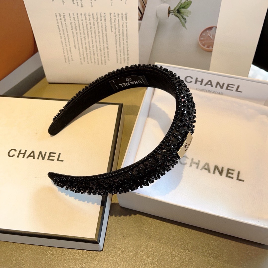 配包装
CHANEL（香奈儿）新款欧美亮片闪钻小香发箍，新品巨显脸小头箍，网红爆款推荐 搭配高端双Ｃlo