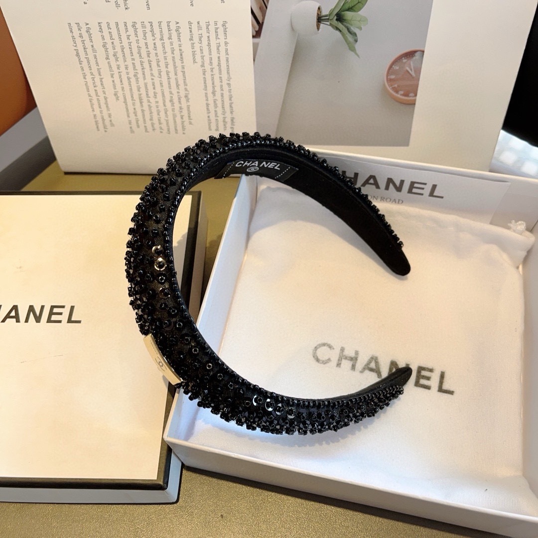 配包装
CHANEL（香奈儿）新款欧美亮片闪钻小香发箍，新品巨显脸小头箍，网红爆款推荐 搭配高端双Ｃlo