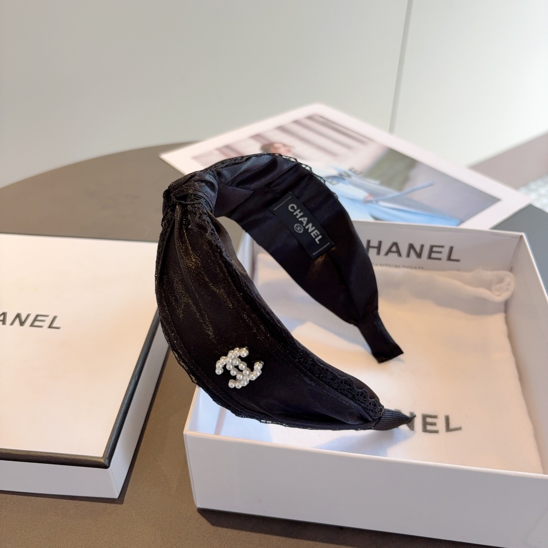 配包装
CHANEL（香奈儿）最新款小香高颅顶宽版发箍，复古头箍，网红爆款推荐 搭配高端材质，超精致，时