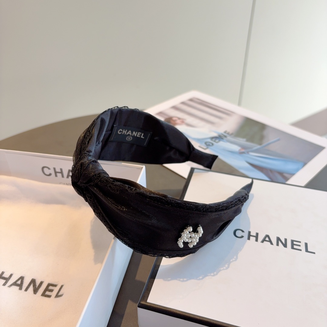 配包装
CHANEL（香奈儿）最新款小香高颅顶宽版发箍，复古头箍，网红爆款推荐 搭配高端材质，超精致，时
