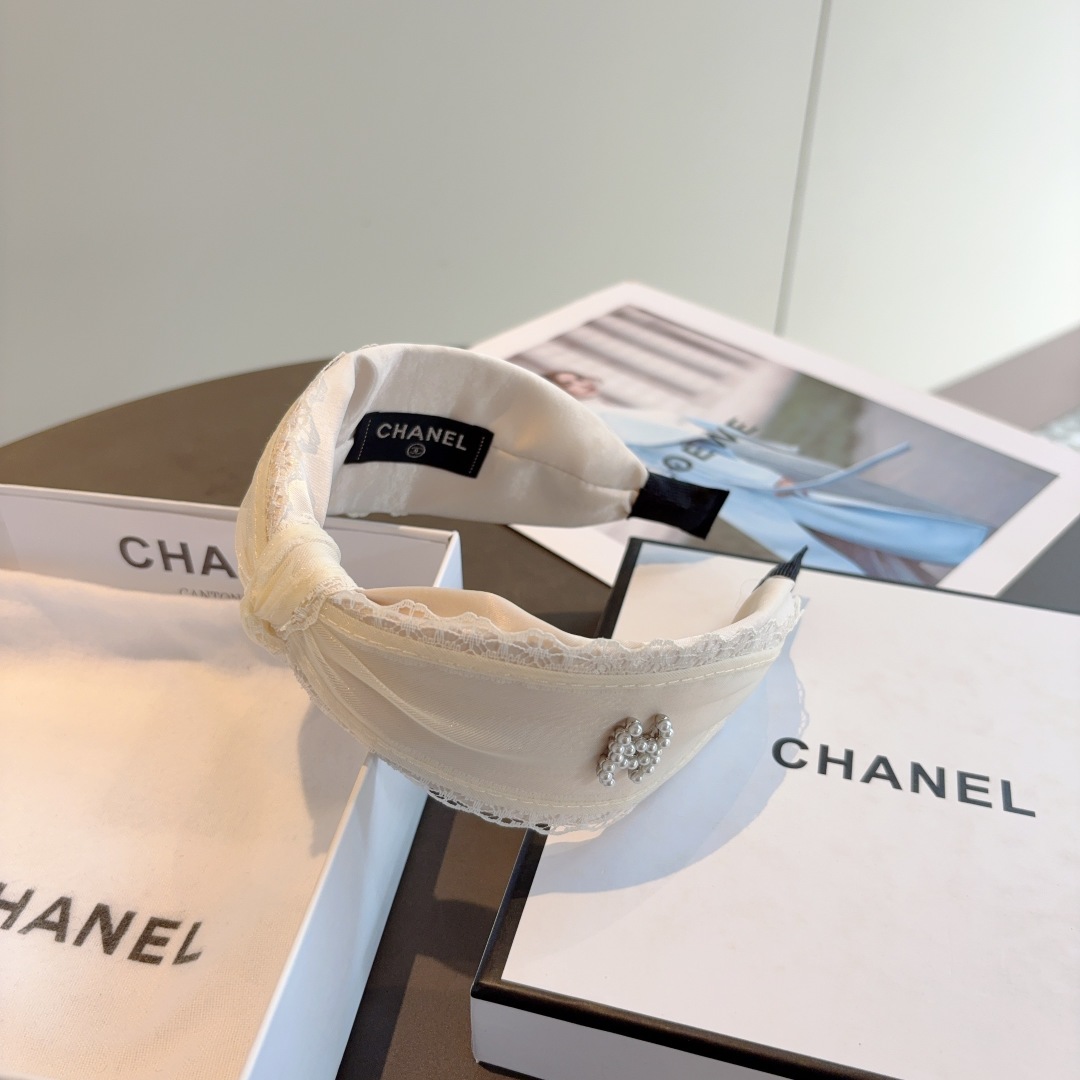 配包装
CHANEL（香奈儿）最新款小香高颅顶宽版发箍，复古头箍，网红爆款推荐 搭配高端材质，超精致，时