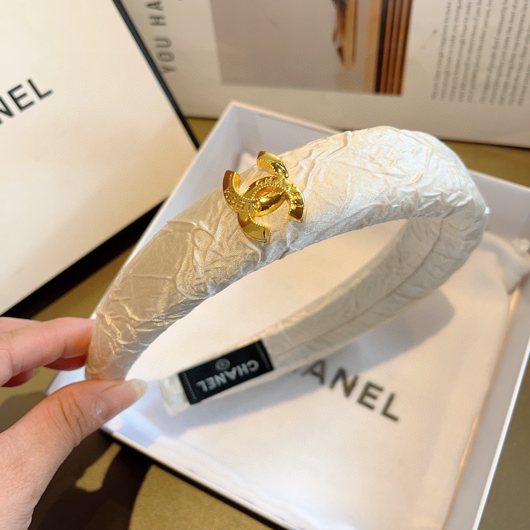 配包装
CHANEL（香奈儿）最新款小香发箍，新品巨显脸小头箍，网红爆款推荐 搭配高端双Ｃlogo ，超
