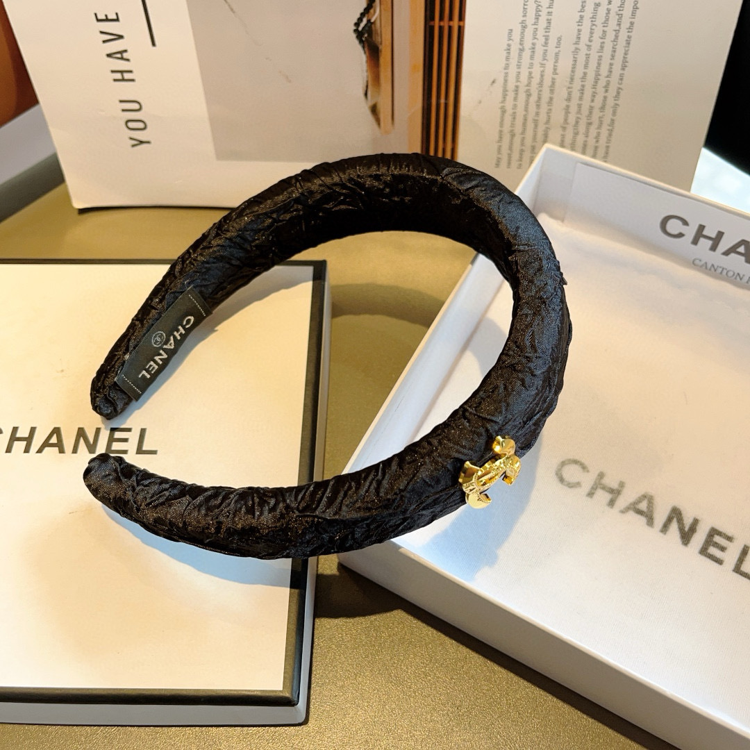 配包装
CHANEL（香奈儿）最新款小香发箍，新品巨显脸小头箍，网红爆款推荐 搭配高端双Ｃlogo ，超