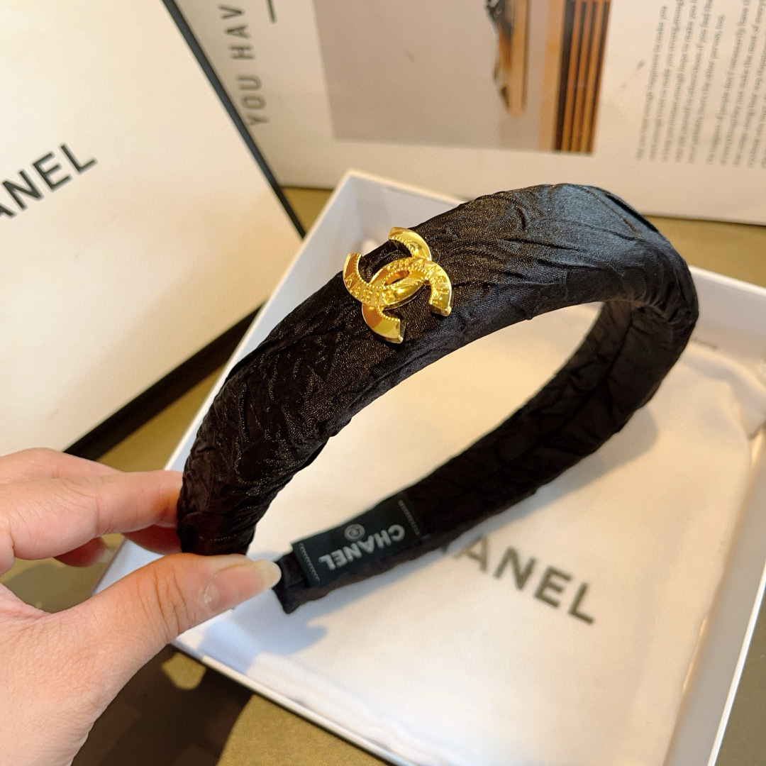 配包装
CHANEL（香奈儿）最新款小香发箍，新品巨显脸小头箍，网红爆款推荐 搭配高端双Ｃlogo ，超