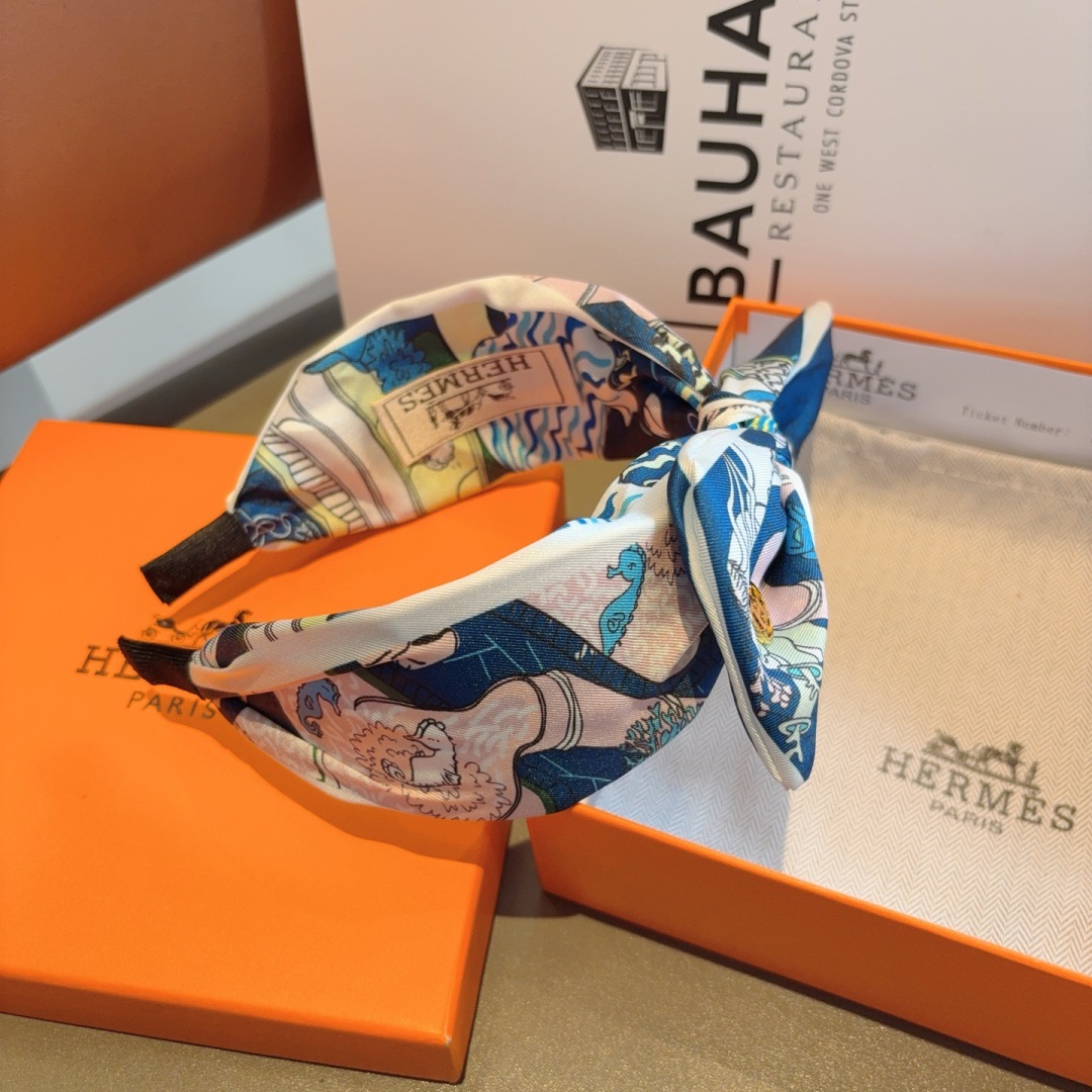 配包装
Hermes（爱马仕）  火爆定制款蝴蝶结发箍，网红同款头箍、  进口真丝面料， 出口订单、细节