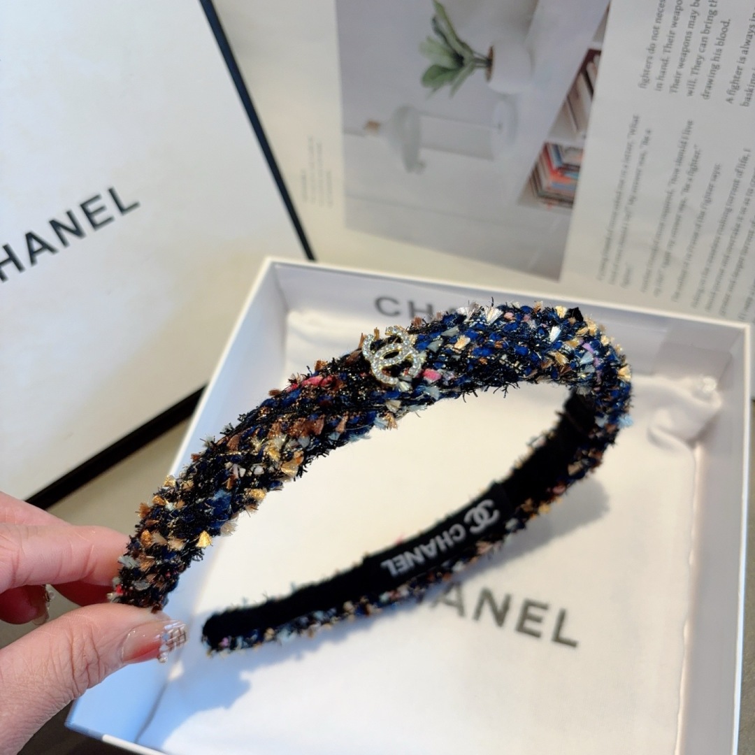 配包装
CHANEL（香奈儿）新款精美字母发箍，复古网红爆款头箍 搭配高端材质，超精致，时尚高级感百搭款