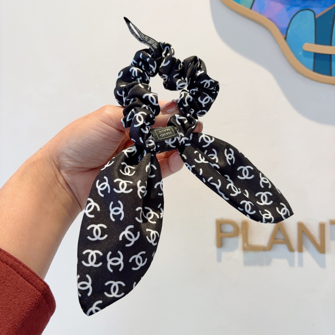 配包装
CHANEL 香奈儿字母飘带马尾发圈 蝴蝶结肠圈，高档韩版小香风皮筋，经典花型设计， 高端大气，