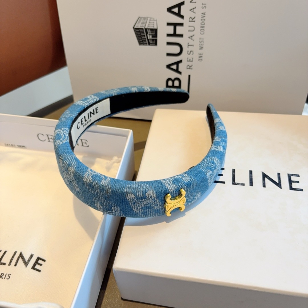 配包装
CELINE（赛琳）官方经典新款牛仔布发箍，女神必备头箍，非常舒时尚百搭，舒适潮流款！