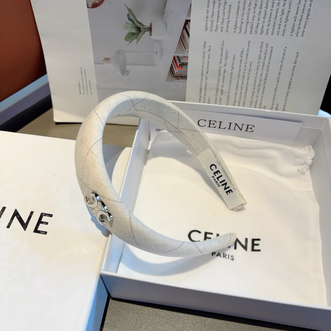 配包装
CELINE（赛琳）凯旋门经典新款发箍，女神必备头箍，非常舒时尚百搭，舒适潮流款！