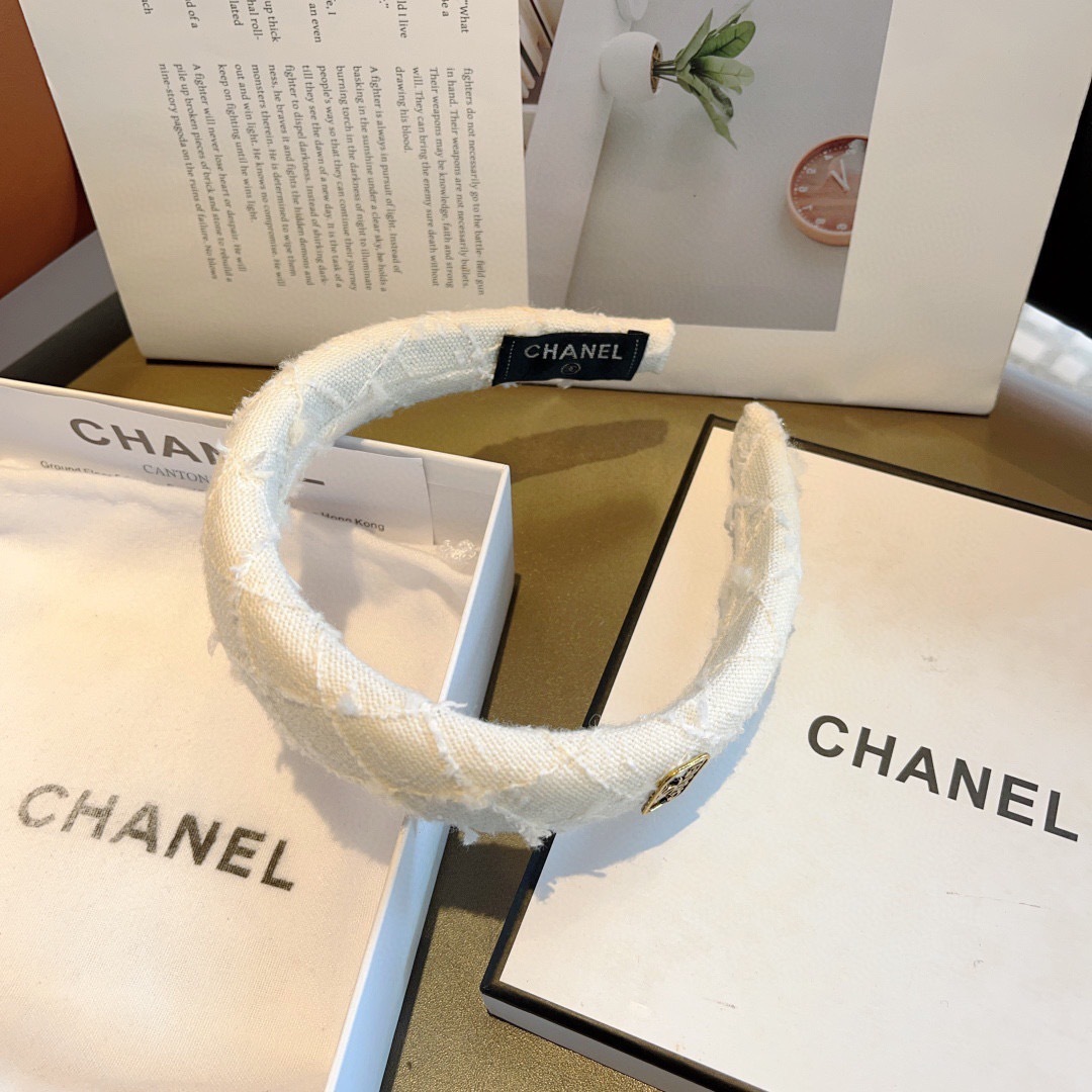 配包装
CHANEL（香奈儿）最新款小香发箍，新品巨显脸小头箍，网红爆款推荐 搭配高端双Ｃlogo ，超